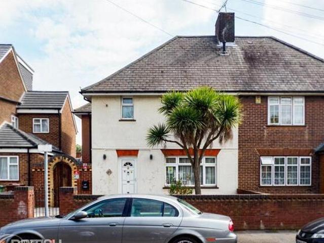 House for sale in Badgers Dene, Grays