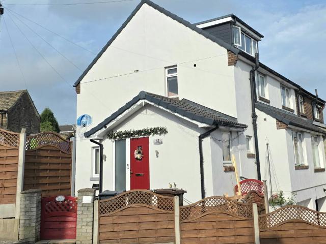 Semi Detached House for sale in Greenside