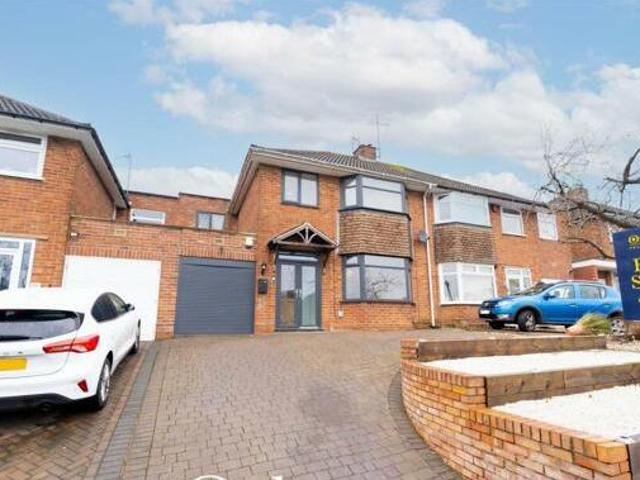 House for sale in Halesowen, West Midlands