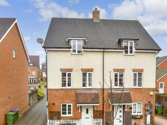 House for sale in Wickhurst Green, Horsham