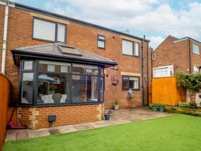 House for sale in Huddersfield, West Yorkshire