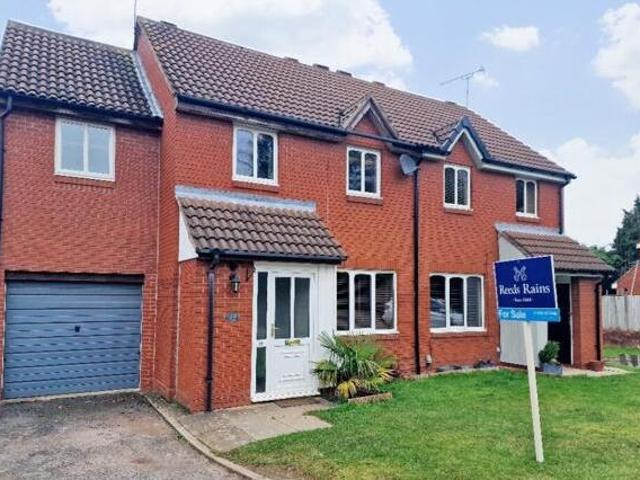 House for sale in Mill End, Green Close