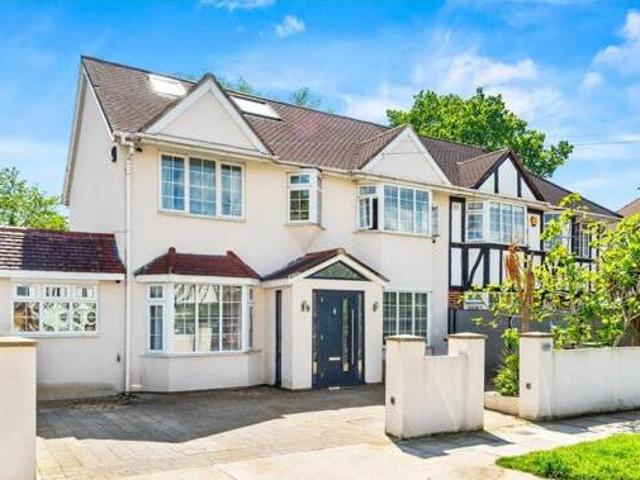 House for sale in Kingston Upon Thames, Greater London