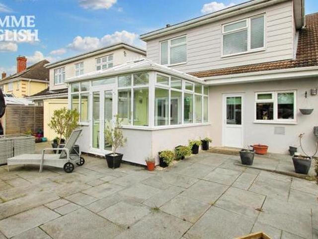 House for sale in Laindon, Essex