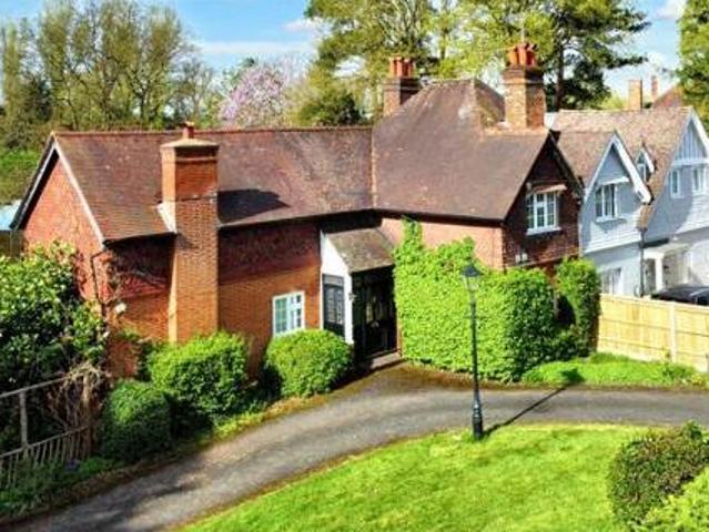 House for sale in Pachesham Park, Surrey