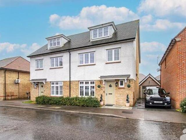 House for sale in Laindon, Essex