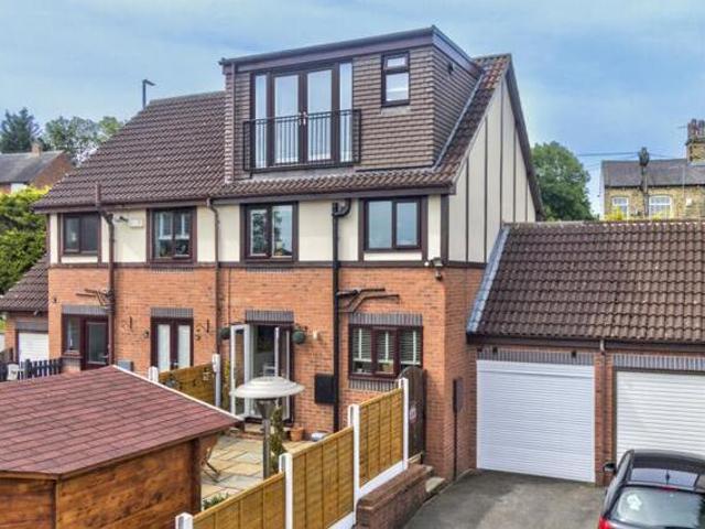 House for sale in Farsley, West Yorkshire