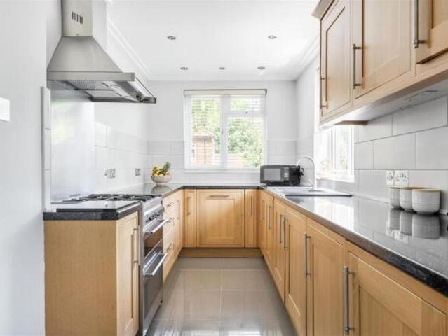 Farm for sale in Allington, Midway