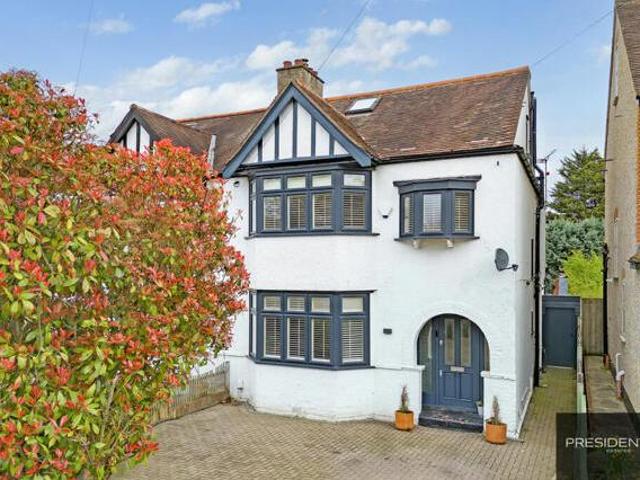 House for sale in Loughton, Epping Forest