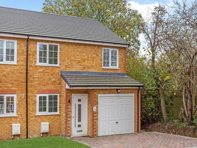 House for sale in Luton