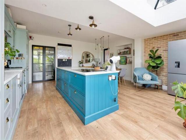 Farm for sale in Woodford Green, Greater London