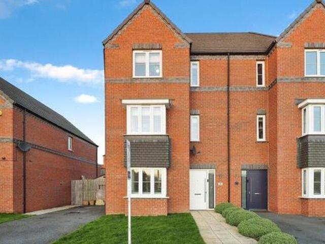 House for sale in Mapplewell, South Yorkshire