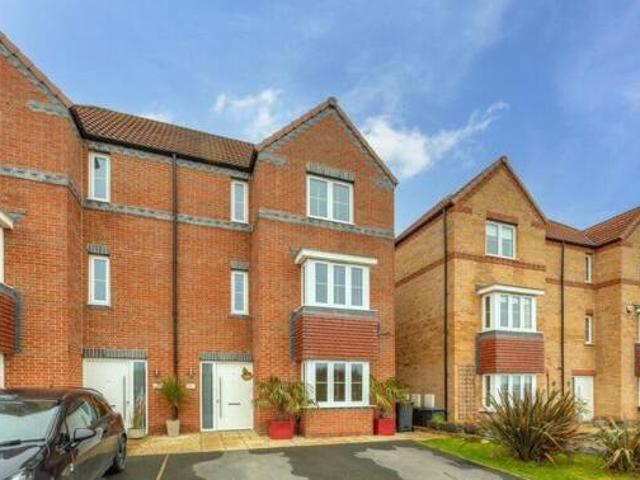 House for sale in Mapplewell, South Yorkshire