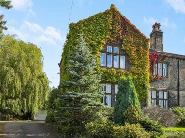 House for sale in Mirfield, West Yorkshire
