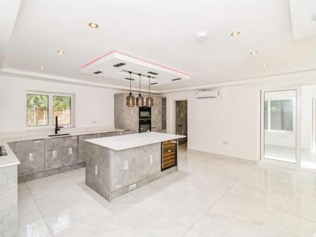 Farm for sale in Fulflood, Hampshire