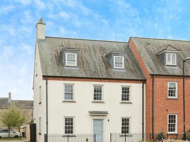House for sale in Northampton, Northamptonshire