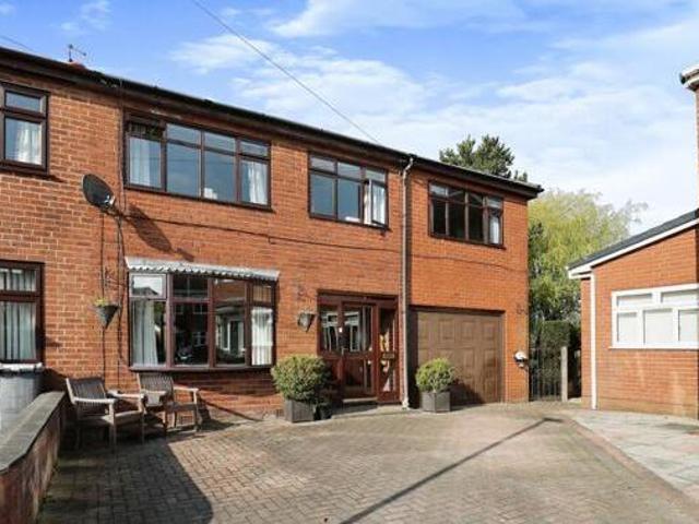 House for sale in Roby Mill, Lancashire