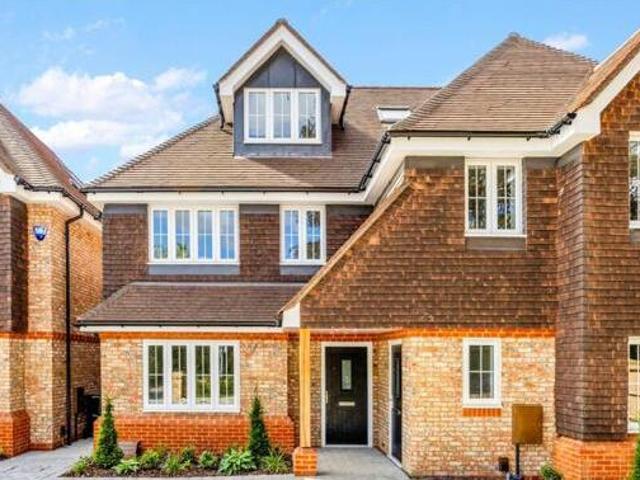 House for sale in Oxted, Hillview