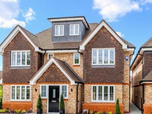 House for sale in Oxted, Hillview