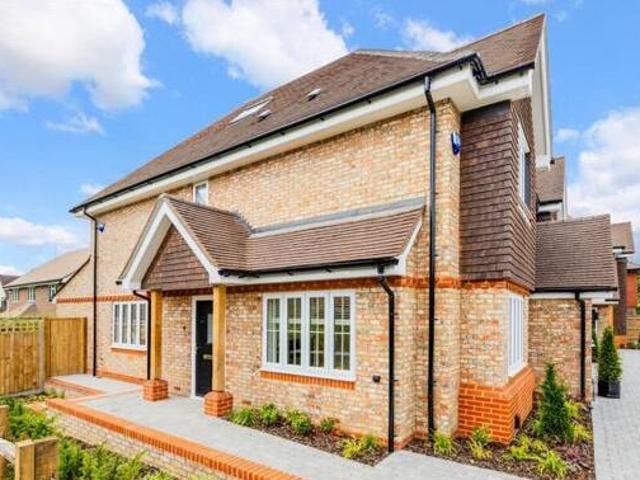 House for sale in Oxted, Hillview