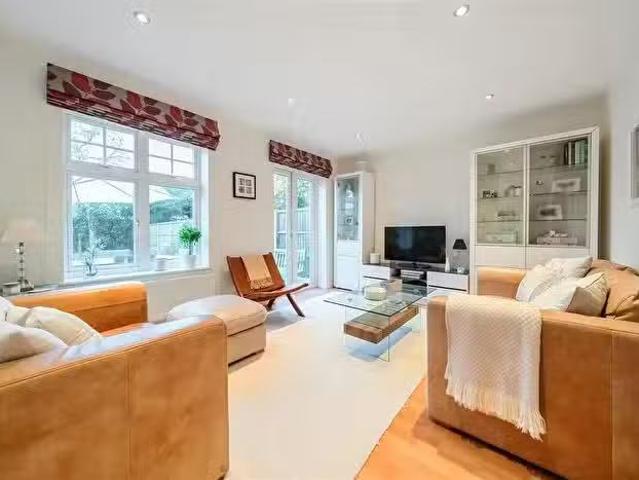 House for sale in Yiewsley