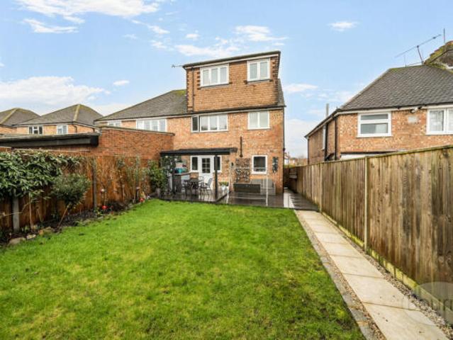 Farm for sale in Fairlands, Guildford