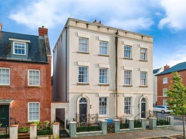 House for sale in Follaton, Strode
