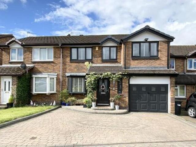 House for sale in Shirebrook Park, Charlesworth