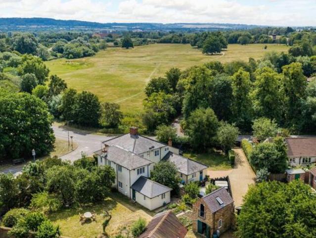 Farm for sale in Fenny Stratford, Milton Keynes