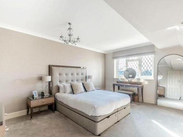 House for sale in Little Stanmore, Greater London