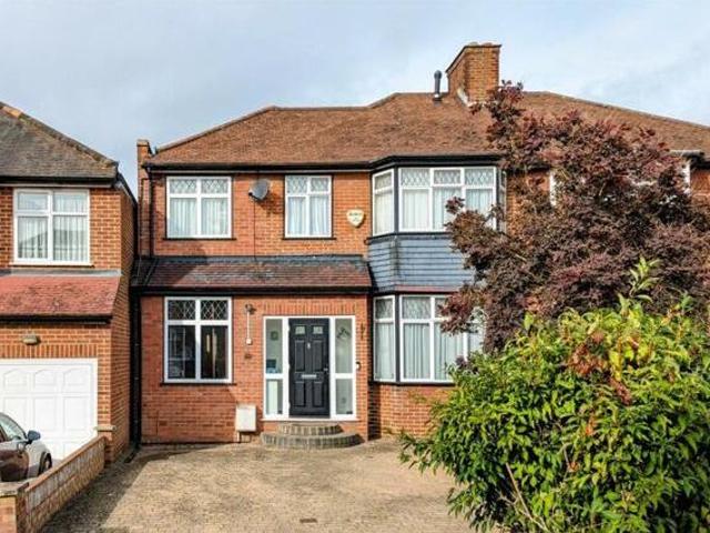 House for sale in Little Stanmore, Greater London