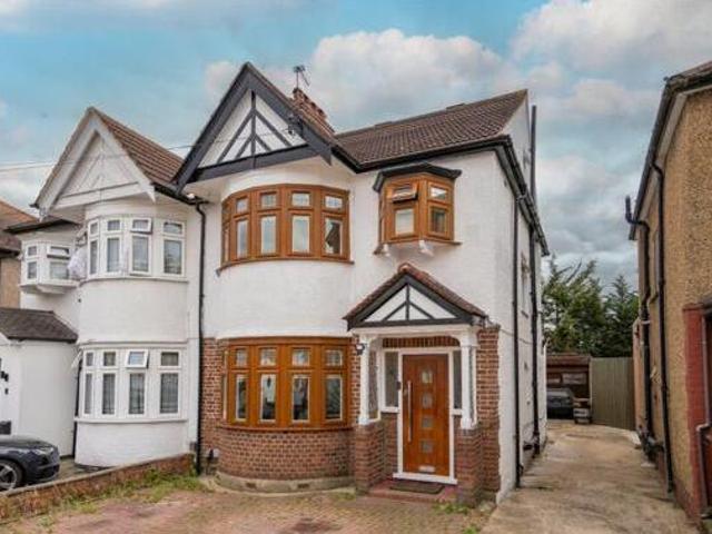 House for sale in Little Stanmore, Greater London