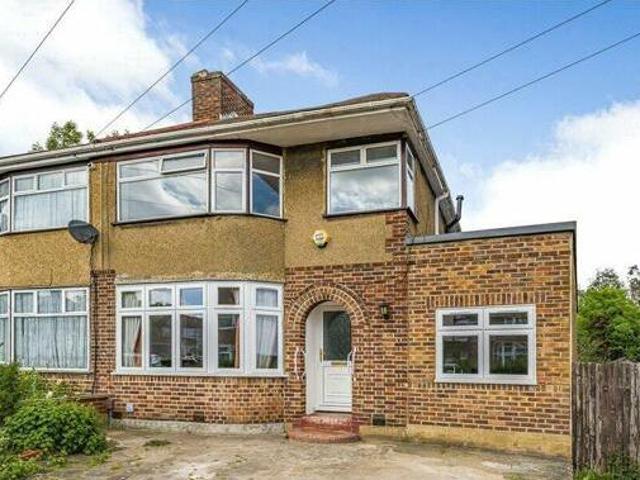 House for sale in Little Stanmore, Greater London