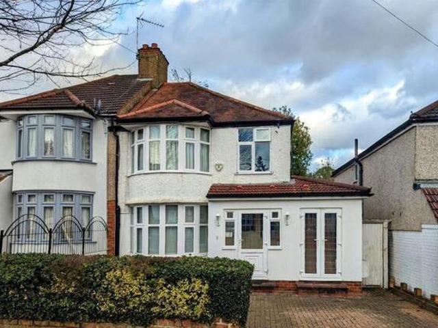 House for sale in Little Stanmore, Greater London