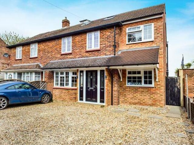 House for sale in Chertsey, Runnymede