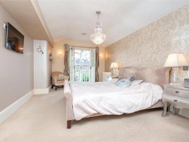 Farm for sale in Twickenham, Greater London