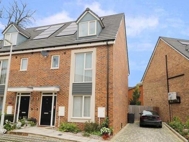 House for sale in Uxbridge, Greater London