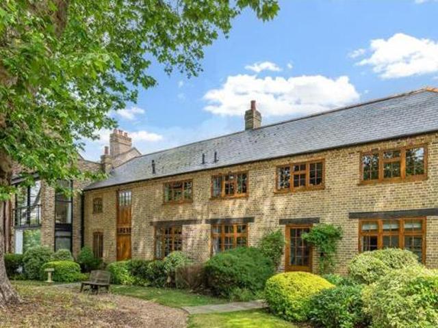 House for sale in Uxbridge, Greater London