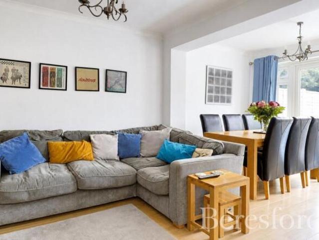 Farm for sale in Pilgrims' Hatch, Navestock Side