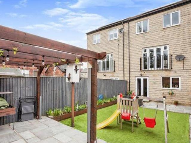 House for sale in Crigglestone, West Yorkshire