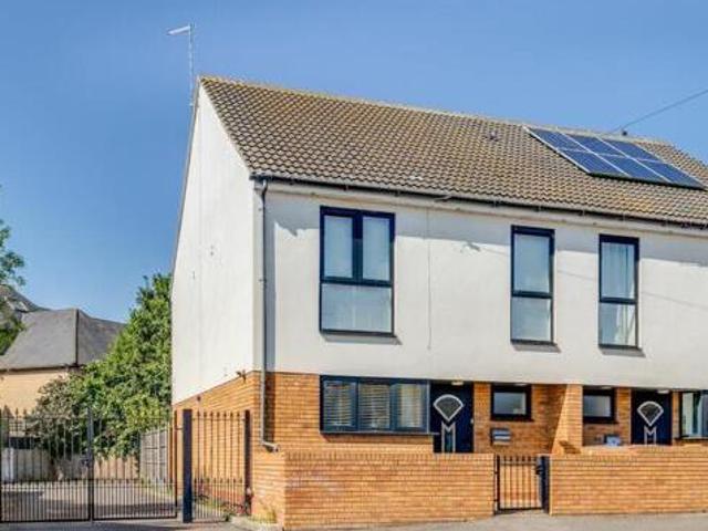 House for sale in Kings Hill, East Hertfordshire