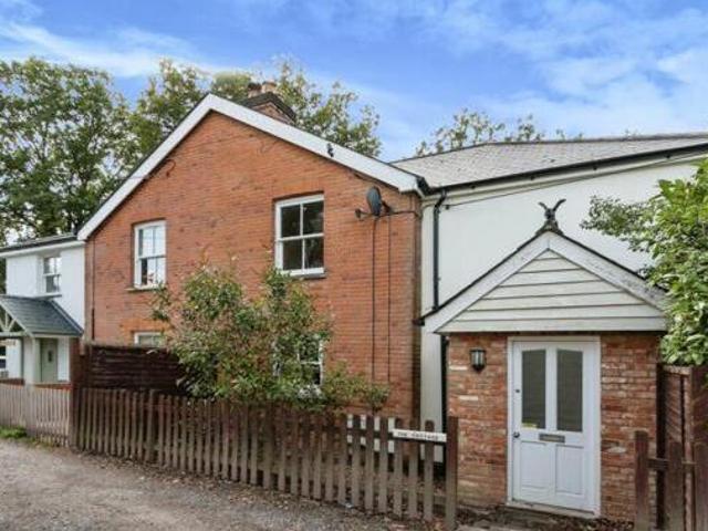 House for sale in Heol-las, Surrey