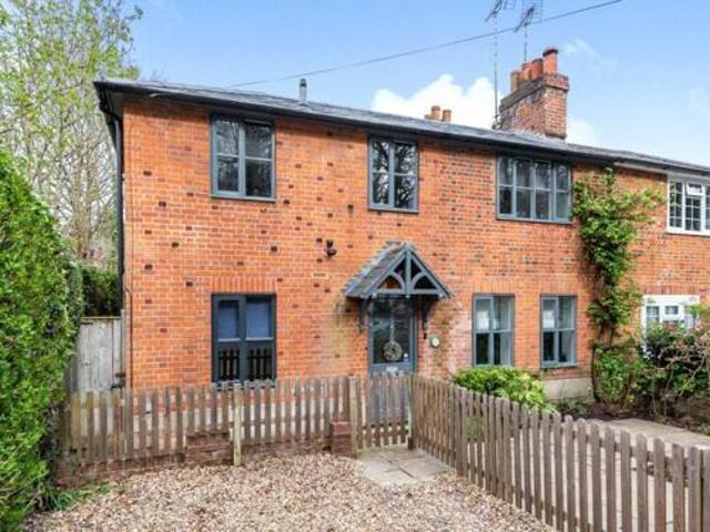 House for sale in Heol-las, Surrey