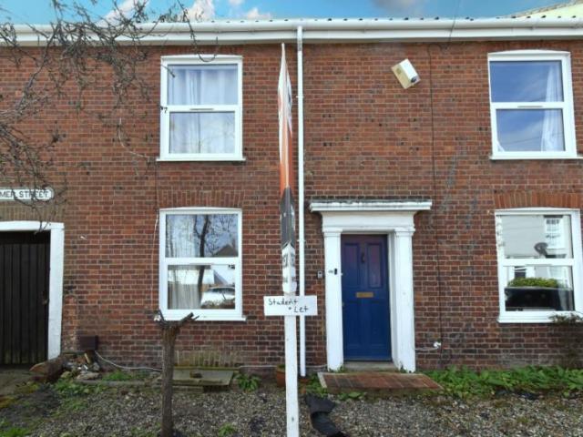House for rent in Heigham Grove, East Bank