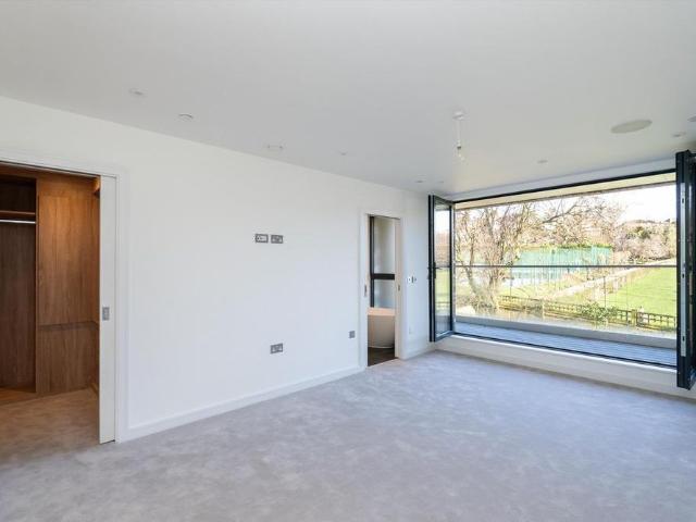 House for rent in London Borough of Merton, Cat Hill