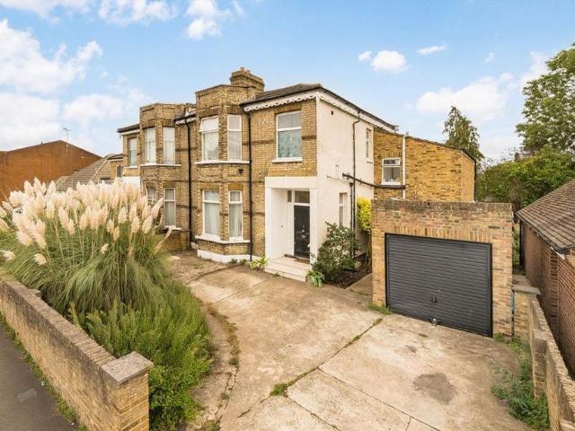House for rent in London Borough of Hounslow, Greater London
