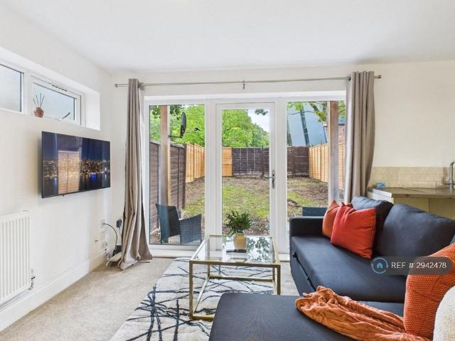 House for rent in Dodderhill, Crookhill