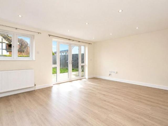 House for rent in West End, Heol-las