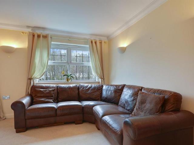 House for rent in Chipstead, The Butts