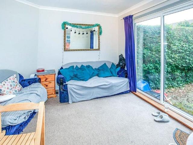 House for rent in Row Town, Surrey